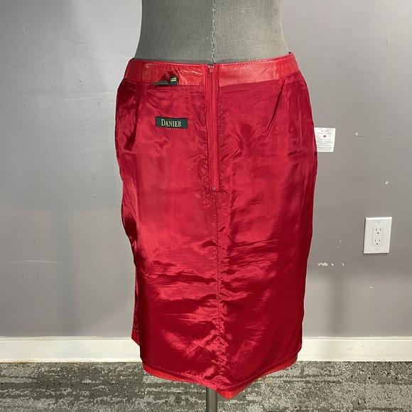 Danier red leather pencil skirt made in Canada - Picture 7 of 17